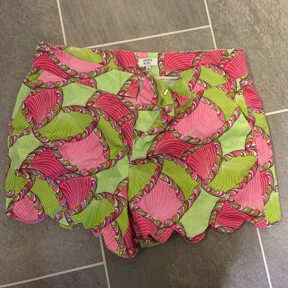 Crown and Ivy Short